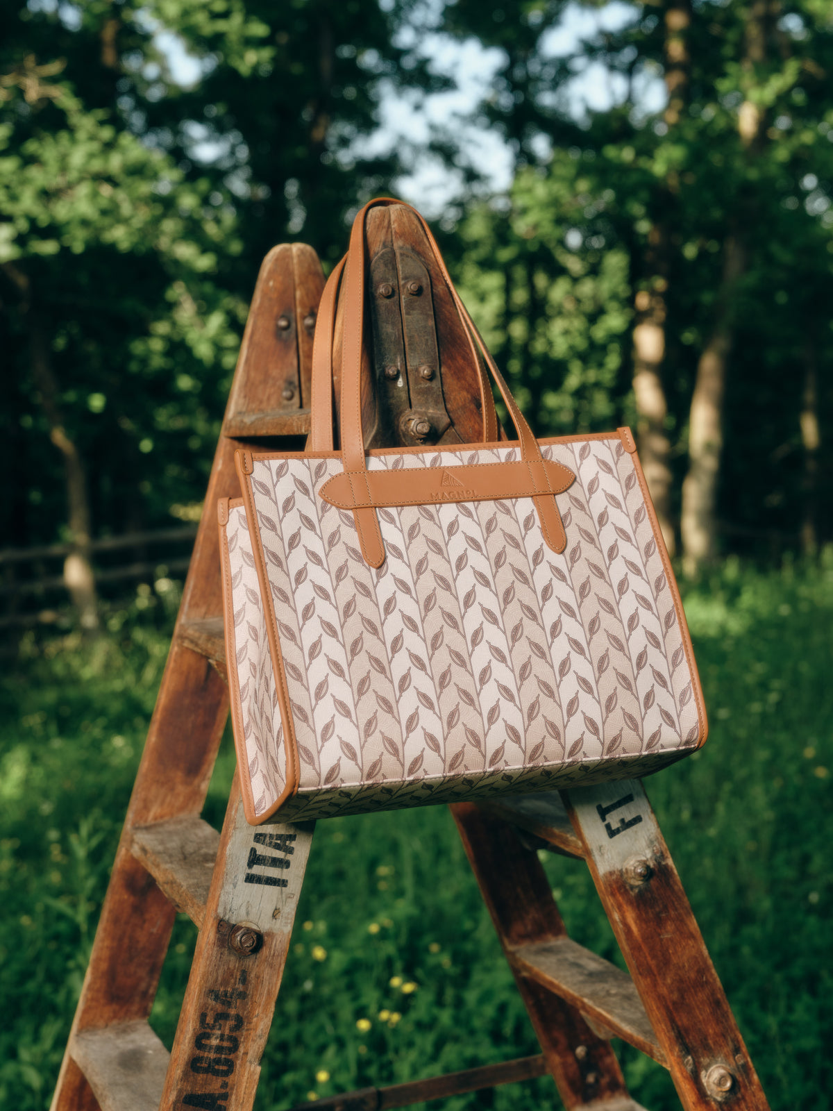 LEAF MONOGRAM - TOTE BAG - TABA KREM