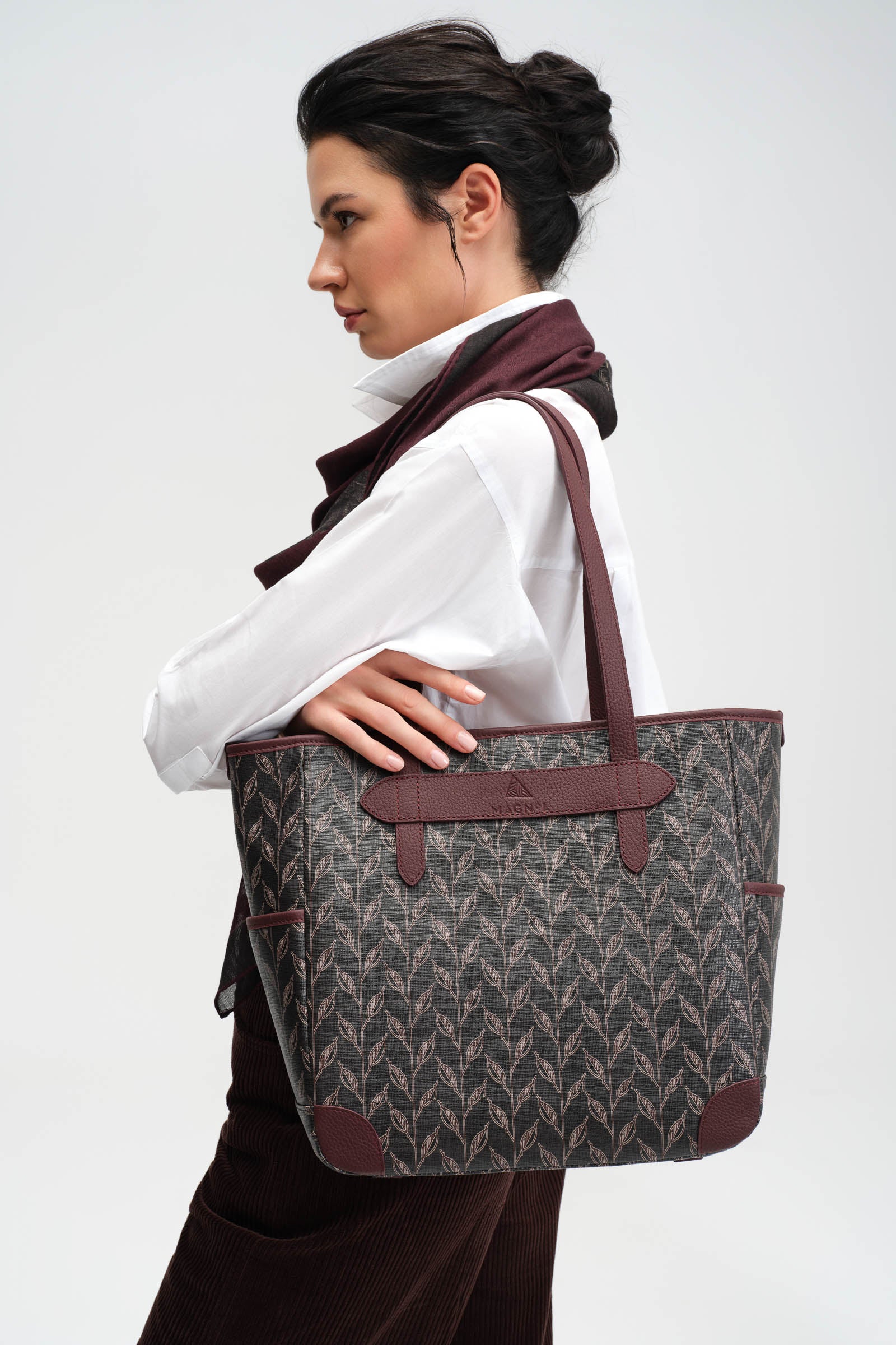 LEAF MONOGRAM TOTE - BROWN BLUE POCKET TOTE