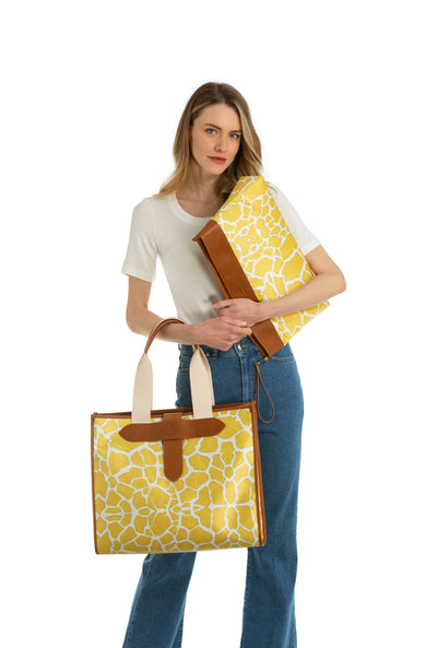 GIRA LAND - GIRAFFE MAXI CLUTCH - YELLOW